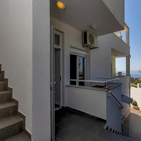 Ozzie - Private Pool - Seaview * Makarska