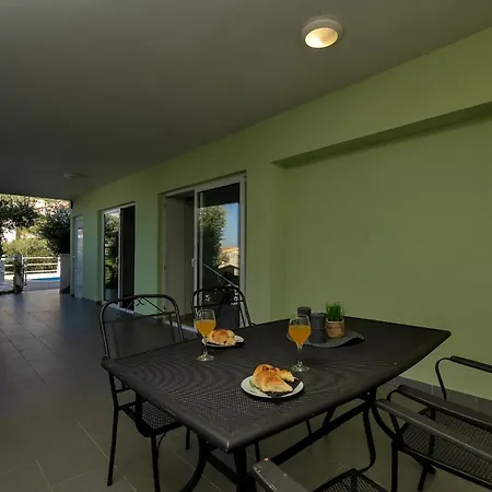 Ozzie - Private Pool - Seaview * Makarska