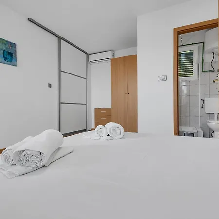Ozzie - Private Pool - Seaview * Makarska
