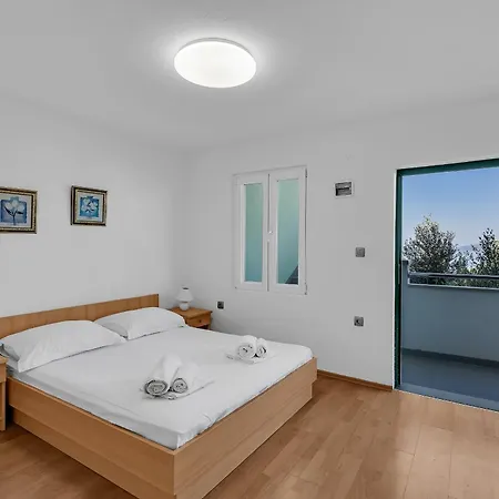 Ozzie - Private Pool - Seaview *